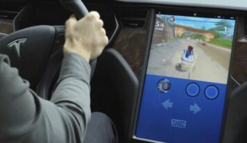 Tesla elimina la opción para jugar en sus vehículos