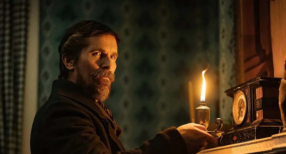 The Pale Blue Eye, la cinta de Netflix que lo tiene a Edgar Allan Poe entre sus protagonistas